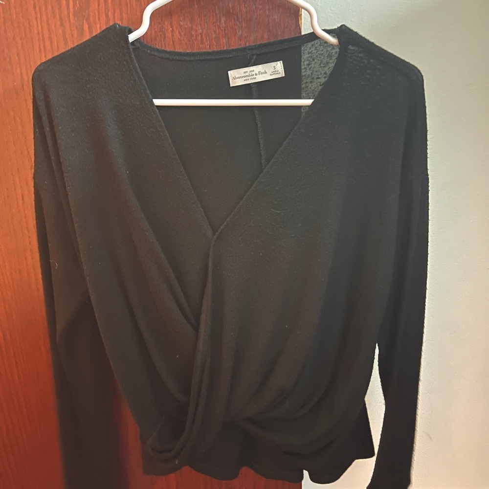 Black Abercrombie and Fitch sweater